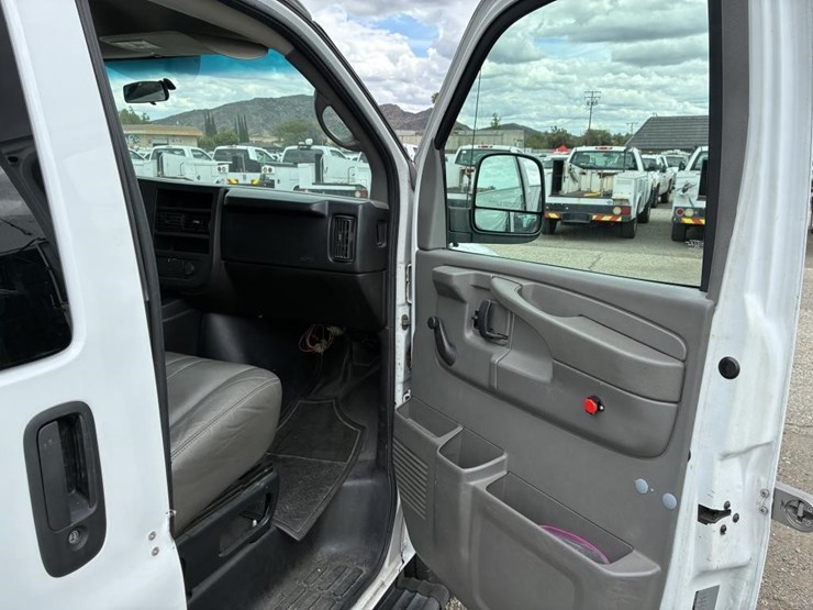 2008-chevrolet-express-3500-image-9
