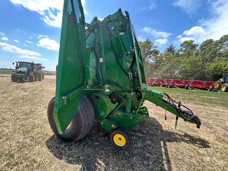 john-deere-560m-image-10