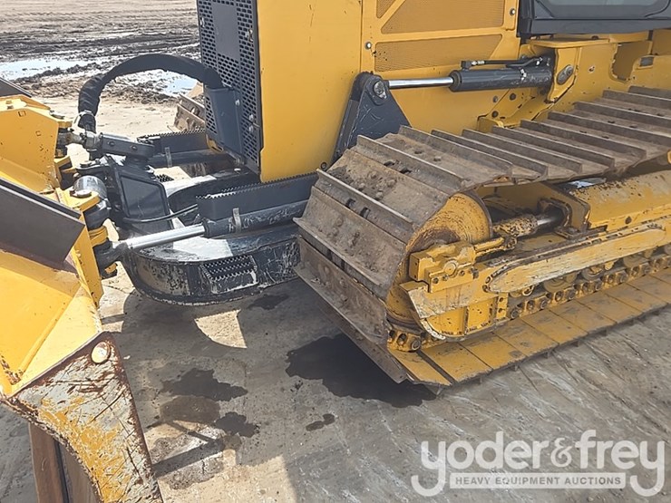 2023-deere-650k-lgp-image-23