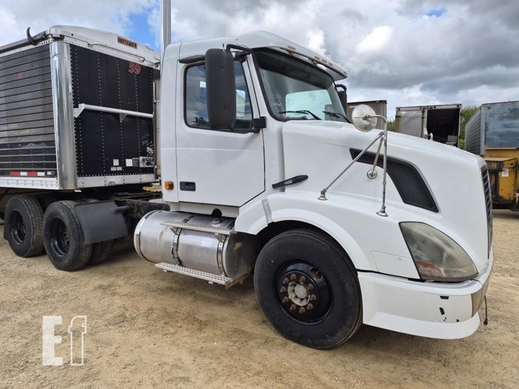 2006-volvo-vnl64t300-image-4