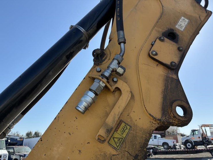 2014-caterpillar-430e-image-17