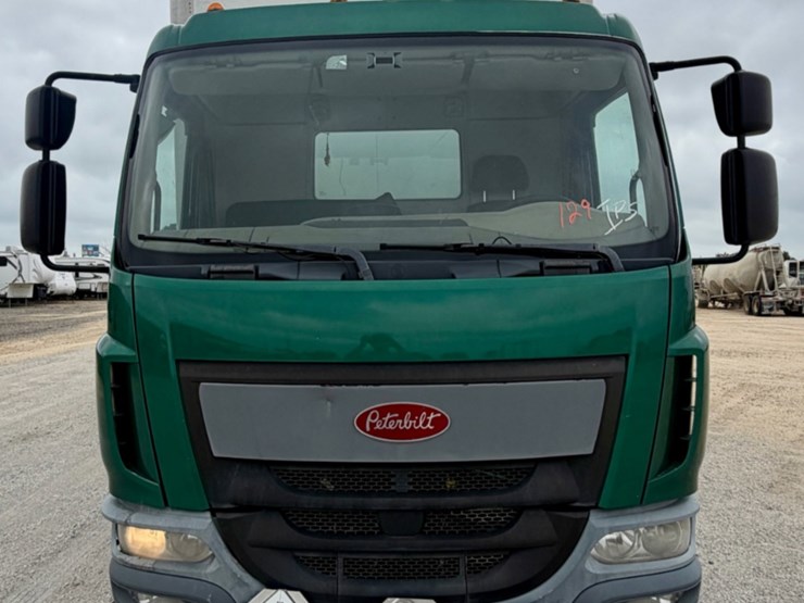 2016-peterbilt-220-image-2