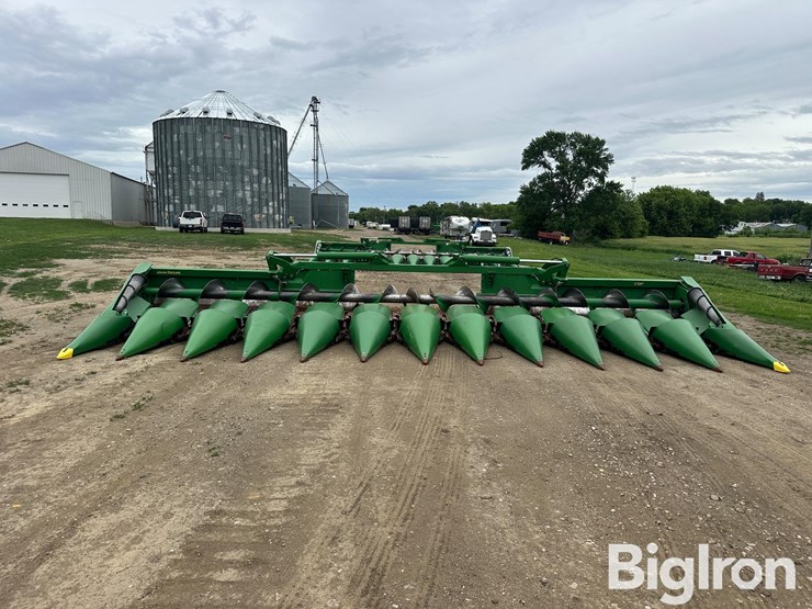 2021-john-deere-c12f-image-2