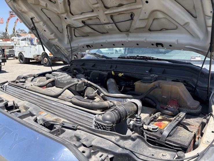 2011-ford-f550-image-8