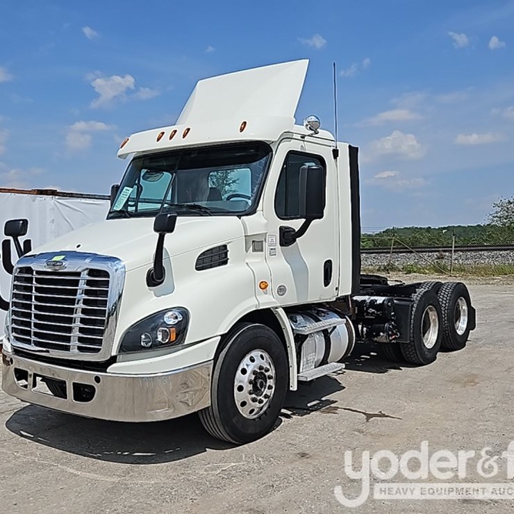 2017 FREIGHTLINER CASCADIA 113