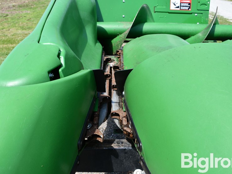 2025-john-deere-6-image-13