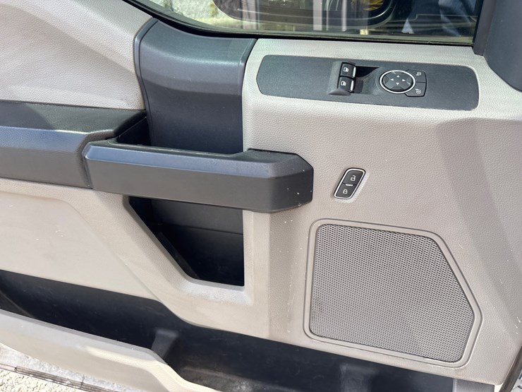 2022-ford-f550-image-16