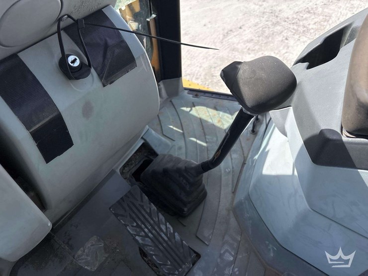 2015-caterpillar-416f-image-43