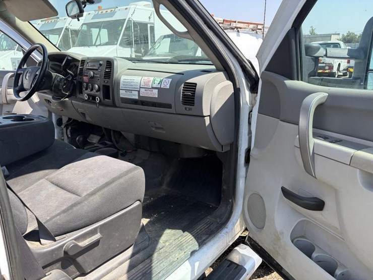 2012-gmc-sierra-2500-image-10