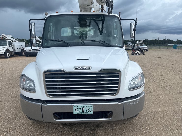 2020-freightliner-m2-106-image-33