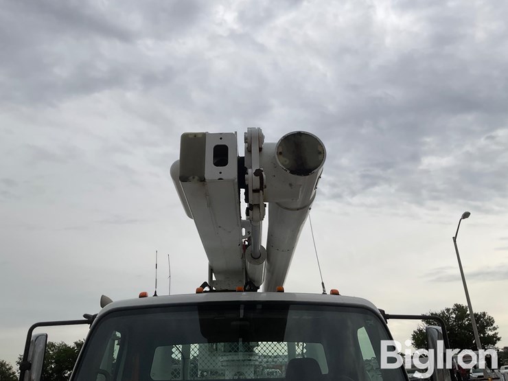 2009-freightliner-m2-106-image-14