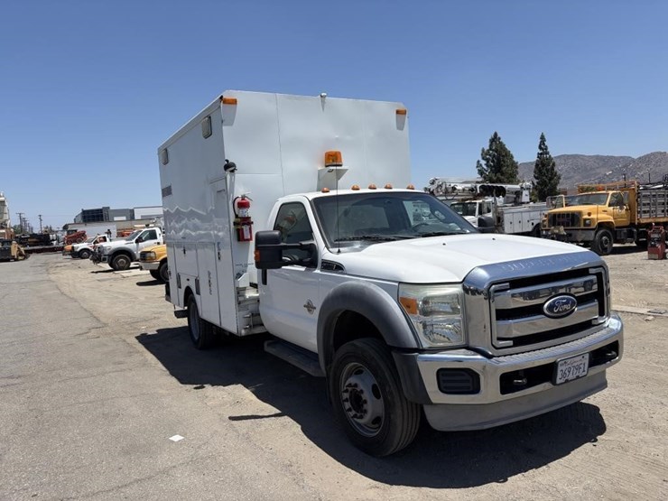 2011-ford-f550-image-2