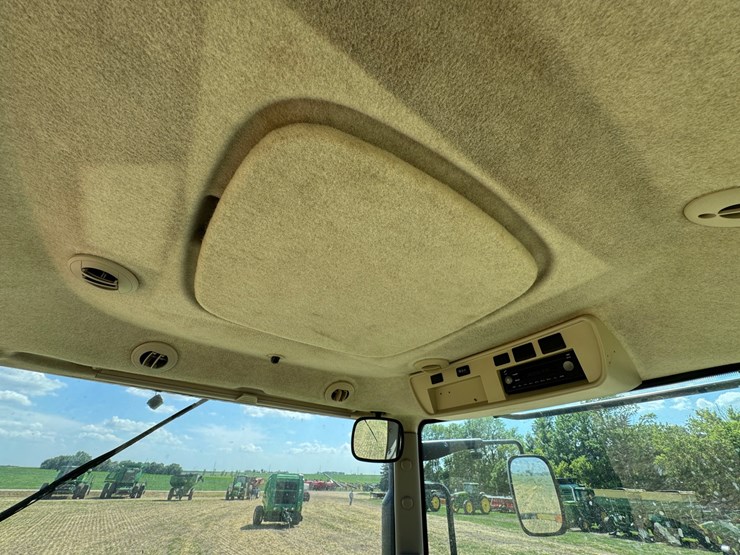 2019-john-deere-8295r-image-53