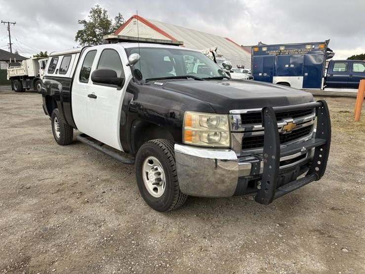 2009-chevrolet-2500hd-image-2