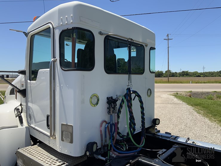2017-kenworth-t370-image-18