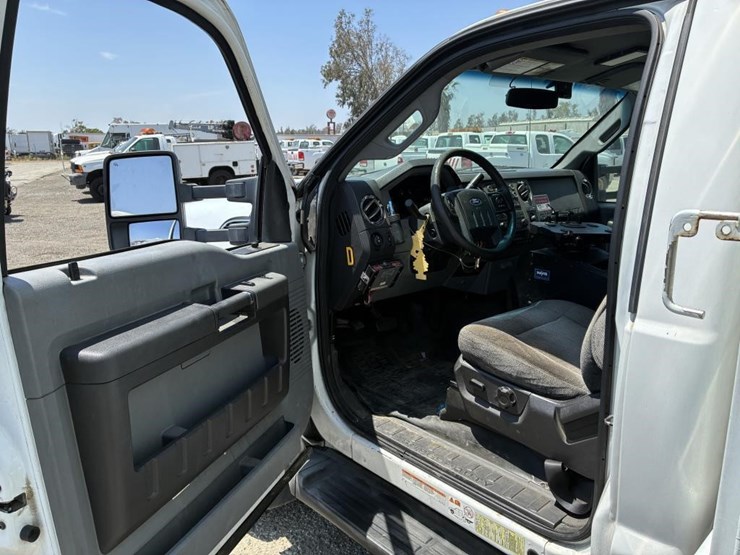 2011-ford-f550-image-19