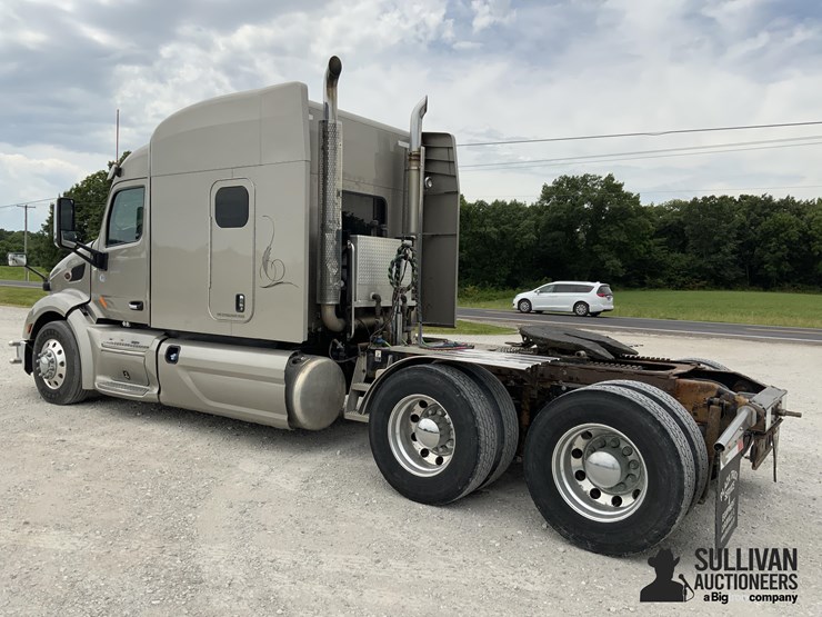 2015-peterbilt-579-image-7