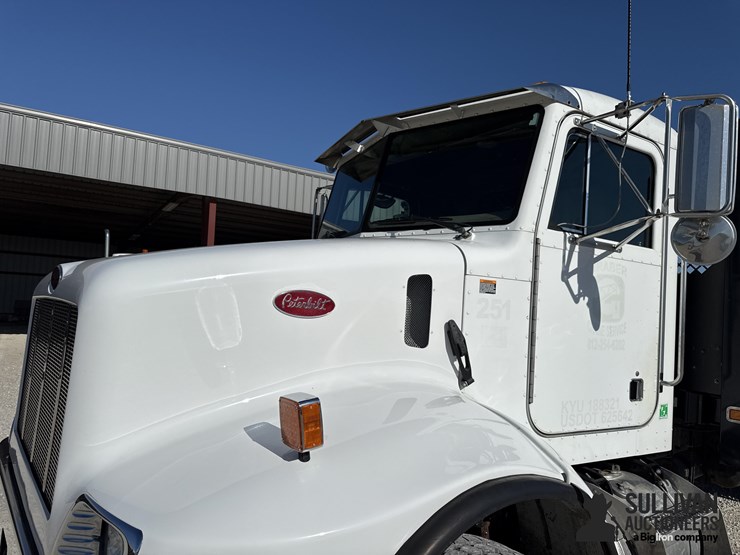 2001-peterbilt-330-image-10
