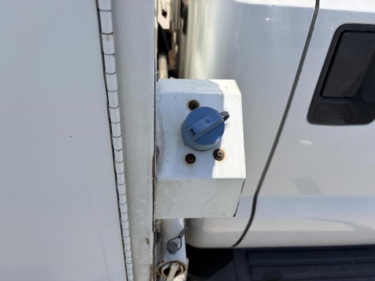 2011-ford-f550-image-12