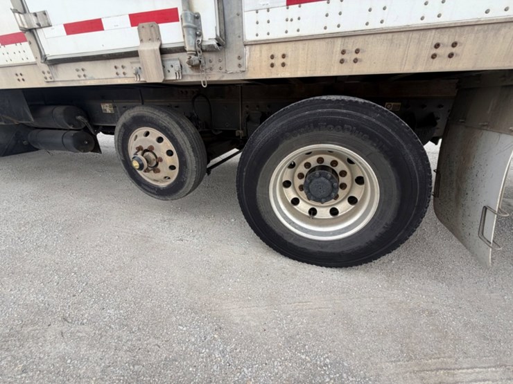 2016-peterbilt-220-image-12