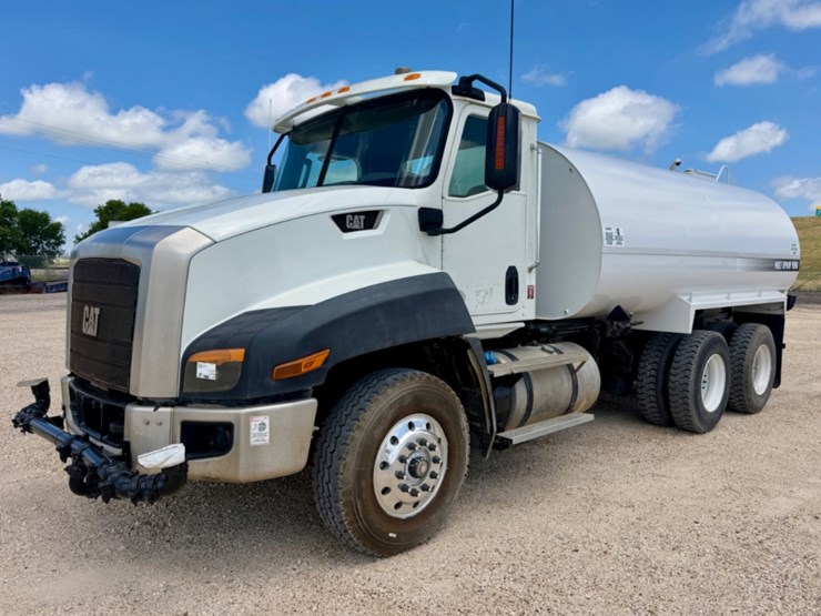 2015-caterpillar-ct660-image-1
