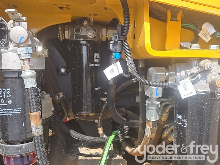 2023-deere-650k-lgp-image-37
