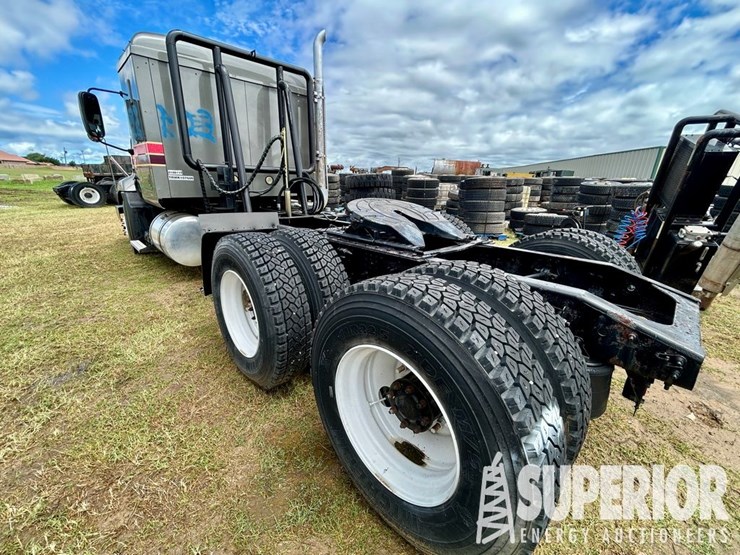 (x)-(9-31)-2009-mack-mp7-t/a-wet-kit-truck-tractor...-image-3