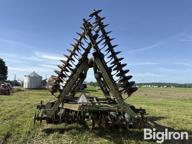 john-deere-230-image-6