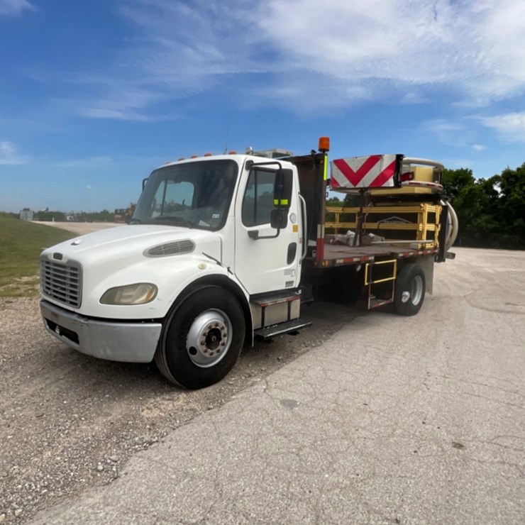 2005 FREIGHTLINER M2 106