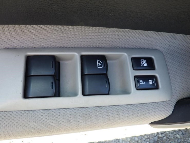 2013-nissan-rogue-image-19