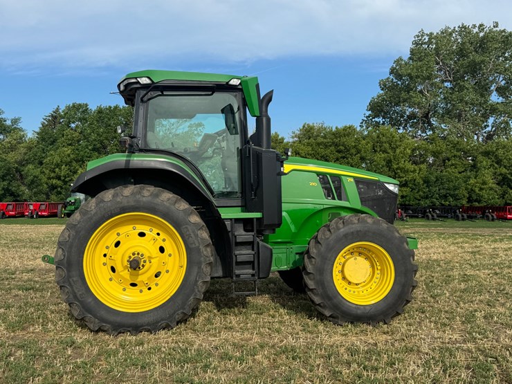 2023-john-deere-7r-210-image-9