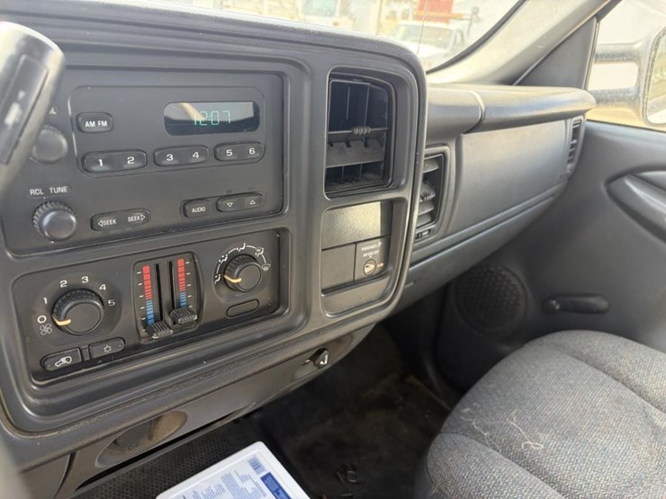 2006-chevrolet-3500-image-17