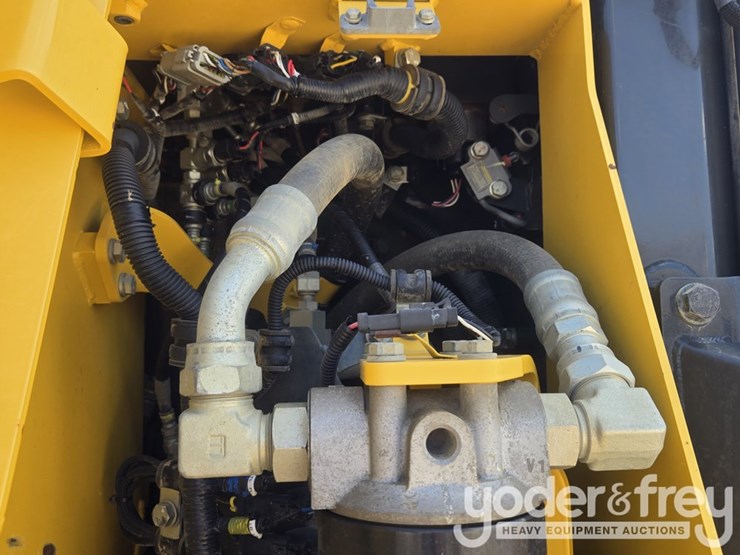 2021-komatsu-d61px-24-image-31