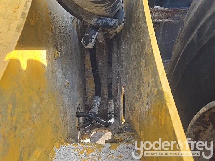 2019-deere-724k-image-20