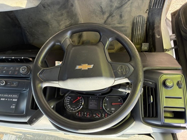 2018-chevrolet-silverado-1500-image-13