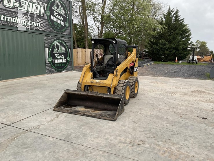 2014-caterpillar-242d-image-8