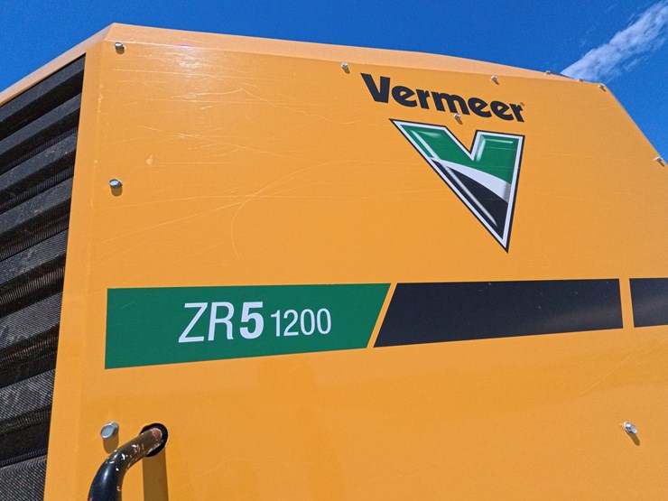 #1027-•-2020-vermeer-zr5-self-propelled-baler-image-46