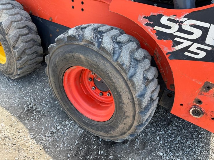 2016-kubota-ssv75-image-16