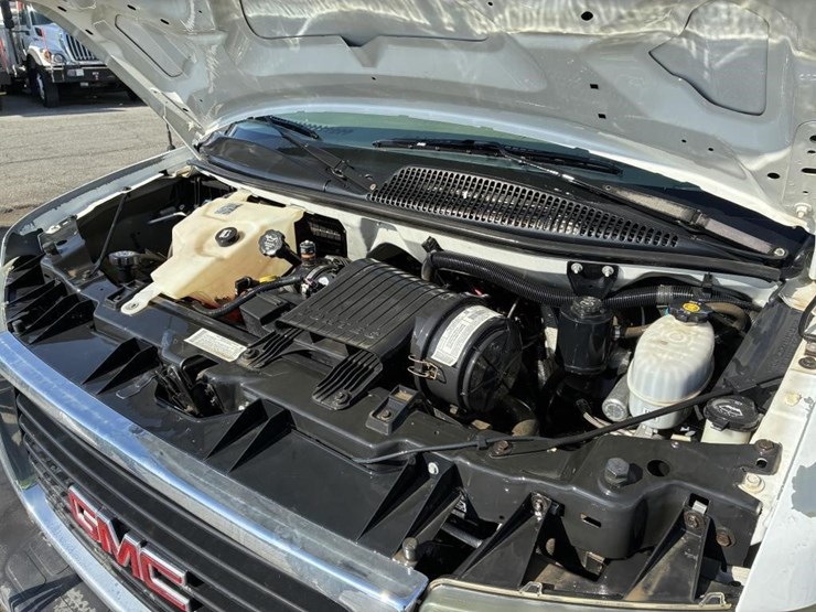 2003-gmc-3500-image-7