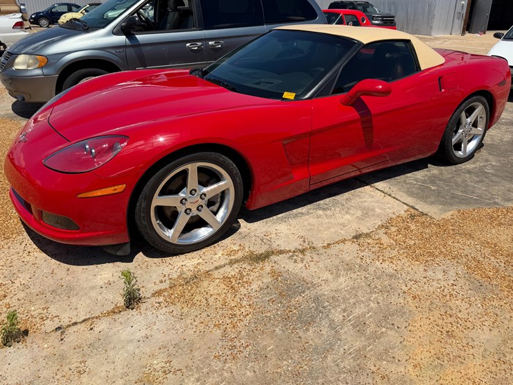 #47804-•-2005-chevrolet-corvette-convertible-vin:-1g1yy34u655124268-image-1
