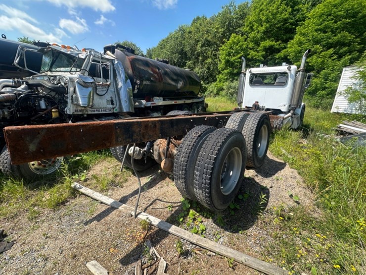 2005-peterbilt-379-image-4