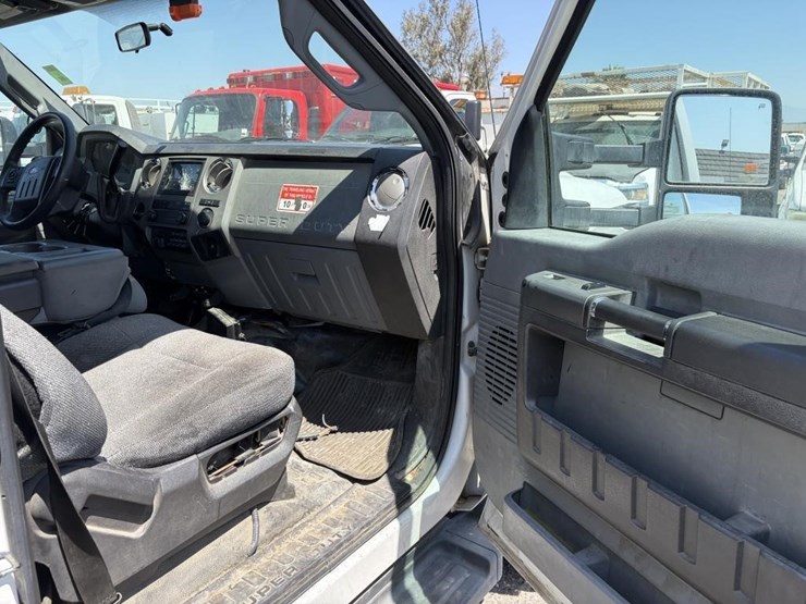 2012-ford-f550-image-10