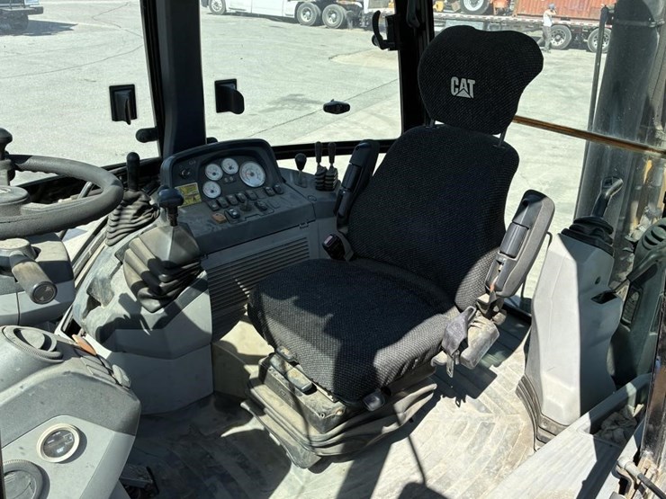 2014-caterpillar-430e-image-28
