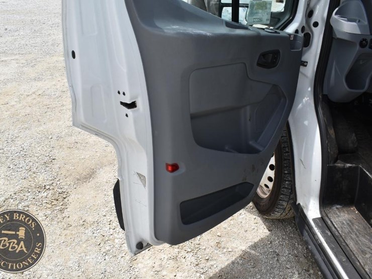 2019-ford-transit-image-19