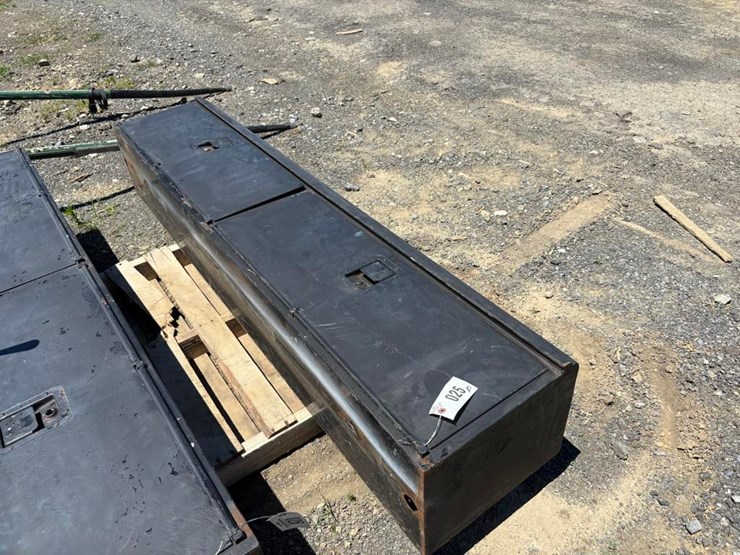 truck-bed-tool-box-image-1