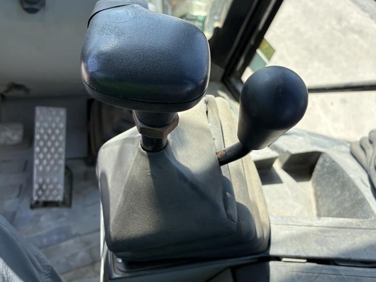 2014-caterpillar-430e-image-37