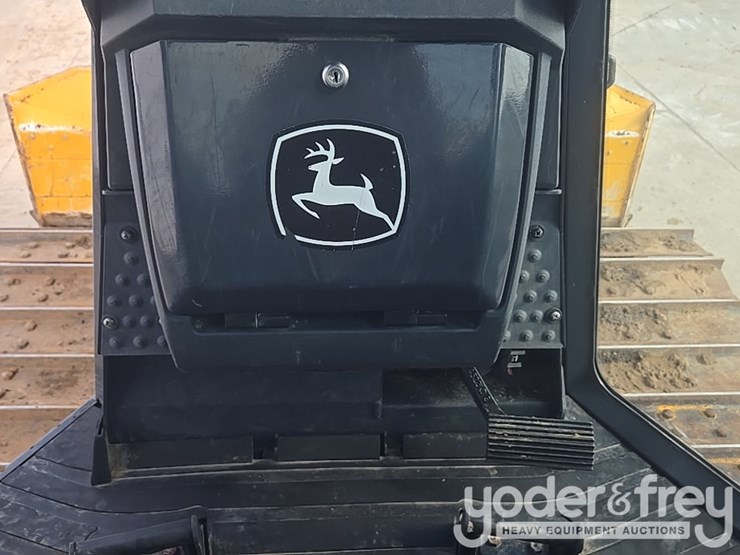 2023-deere-650k-lgp-image-57