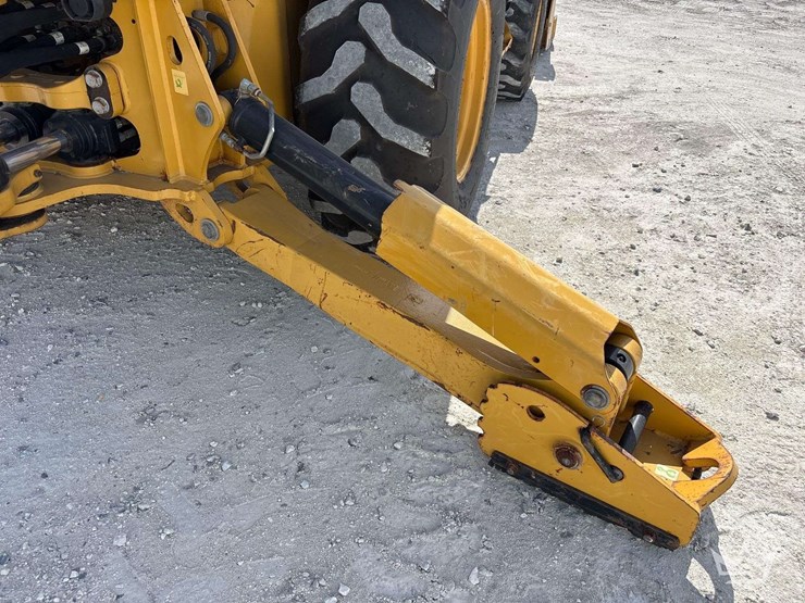 2015-caterpillar-416f-image-24