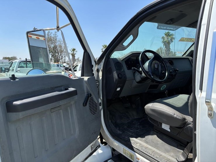 2015-ford-f650-image-15