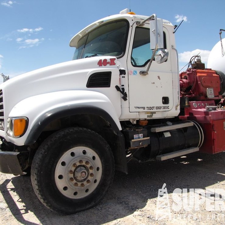 (x) (6-9) 2004 MACK CU713 T/A Kill Truck, VIN-1M2A...